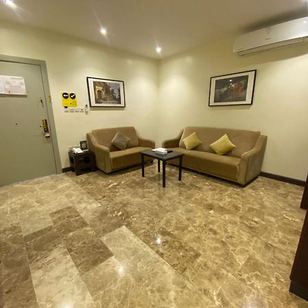 Rollins Hotel Бурайда Екстериор снимка