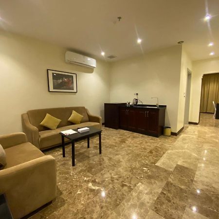 Rollins Hotel Бурайда Екстериор снимка