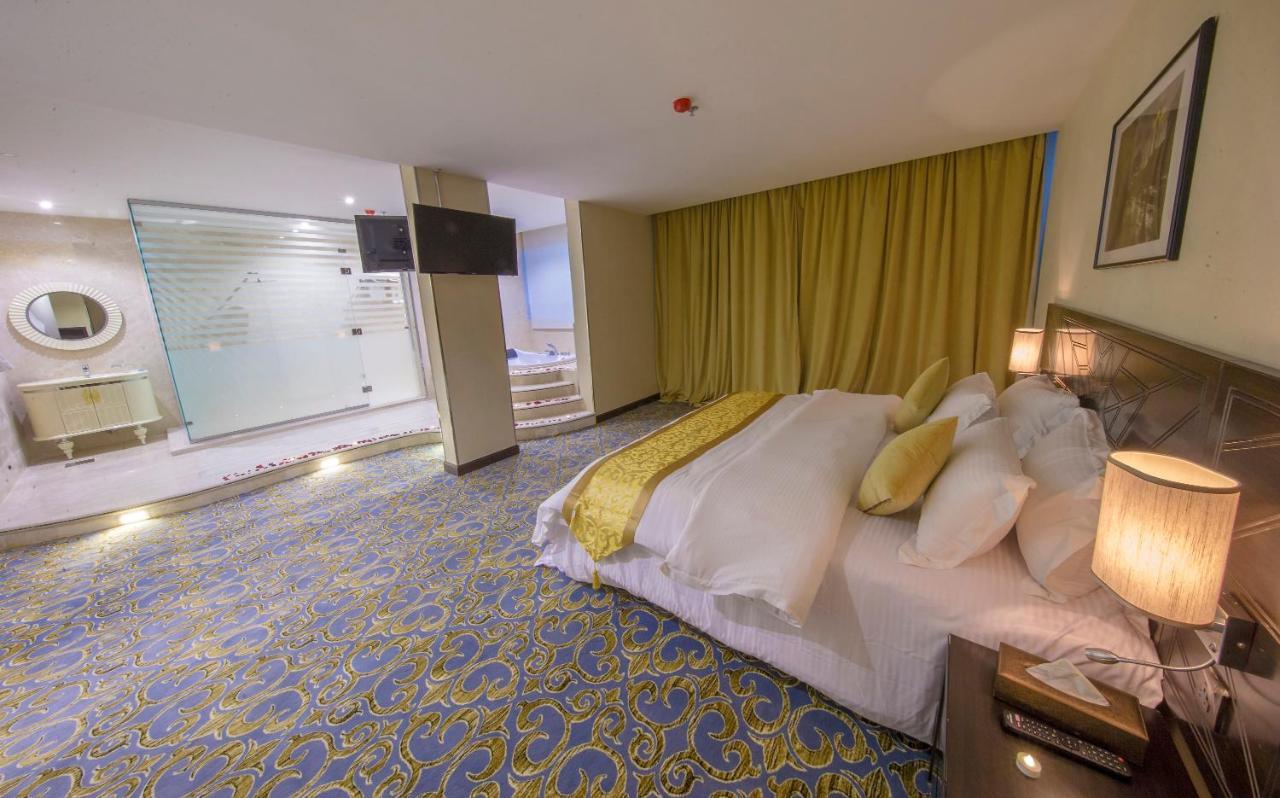 Rollins Hotel Бурайда Екстериор снимка