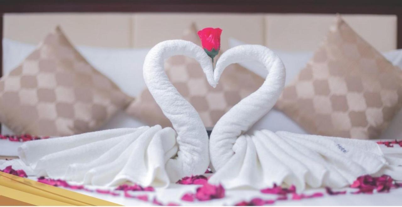 Rollins Hotel Бурайда Екстериор снимка