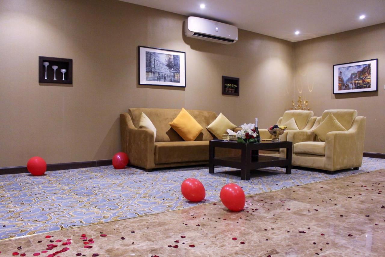 Rollins Hotel Бурайда Екстериор снимка