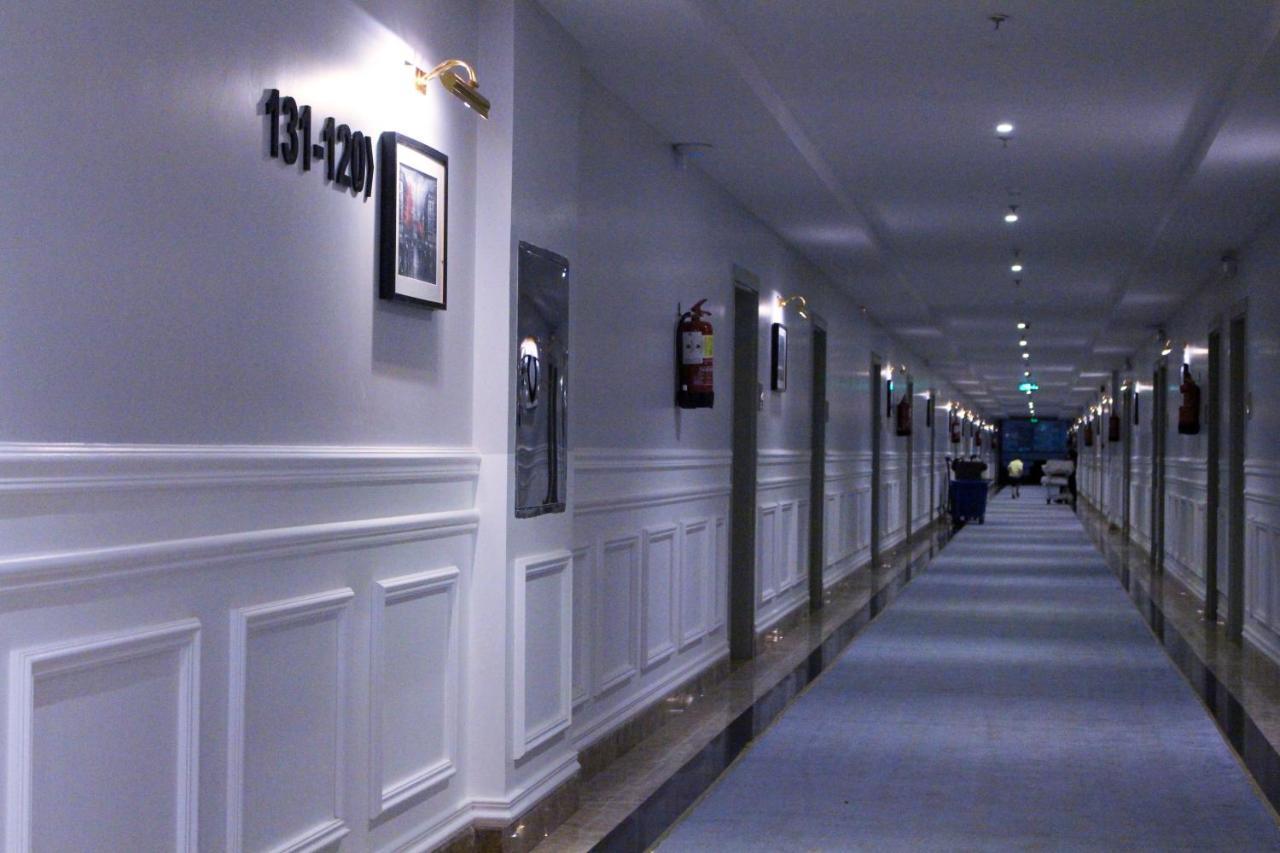 Rollins Hotel Бурайда Екстериор снимка