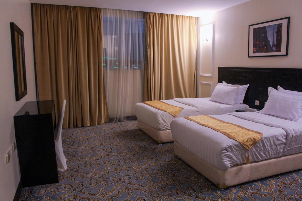 Rollins Hotel Бурайда Екстериор снимка