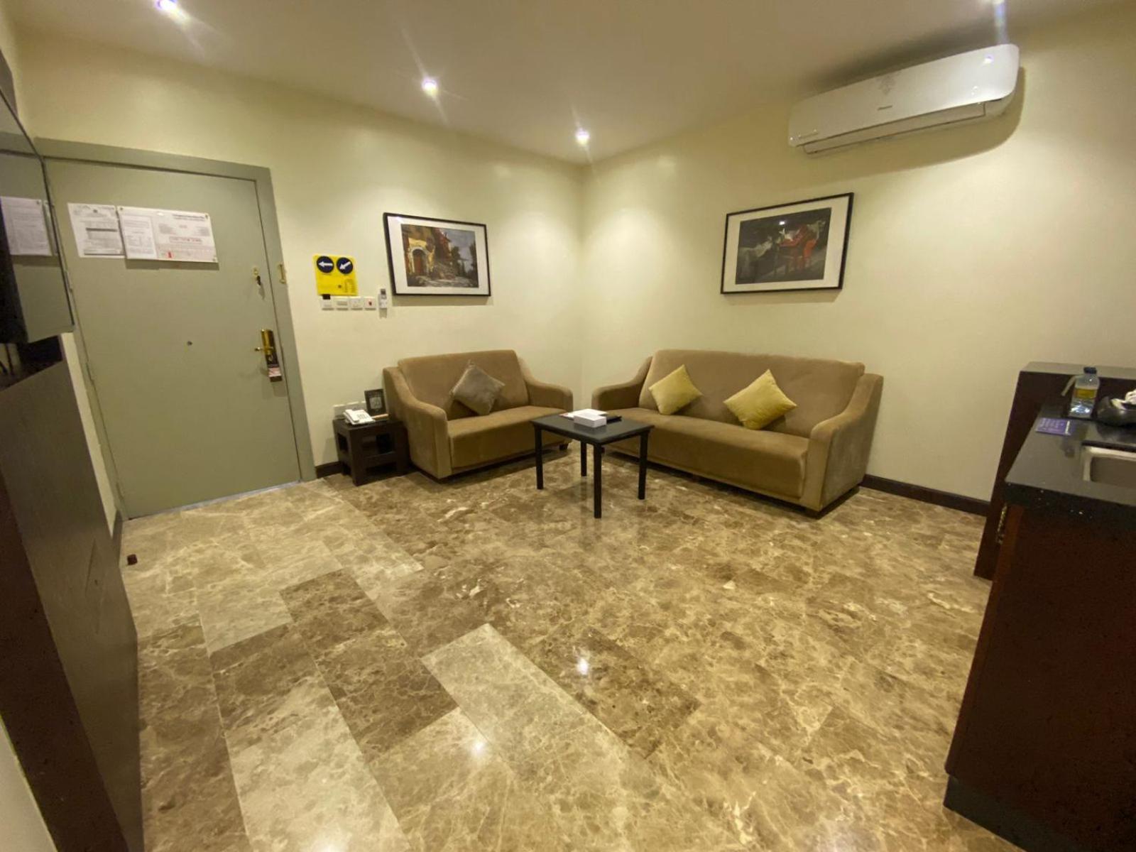 Rollins Hotel Бурайда Екстериор снимка